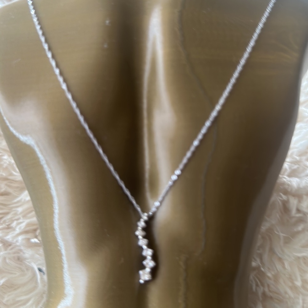 10k white gold Singapore chain with 14 k 1/2 ct diamond Journey pendant